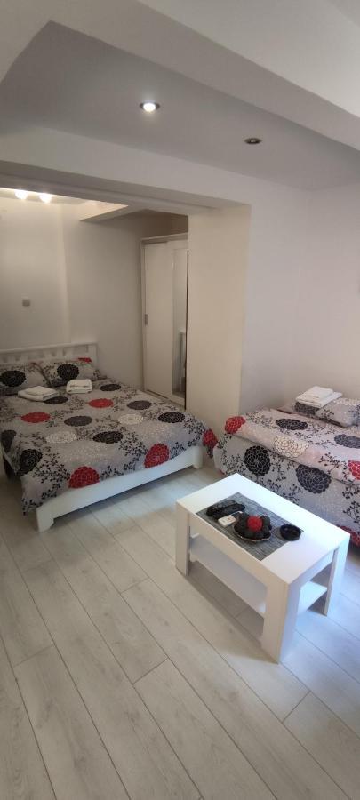 Studio Apartman Kocka Белград Екстер'єр фото